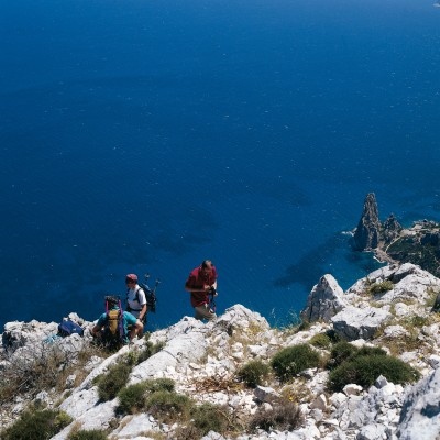 Geführte Wanderungen Sardinien: Tiefblick von Punta Giradili